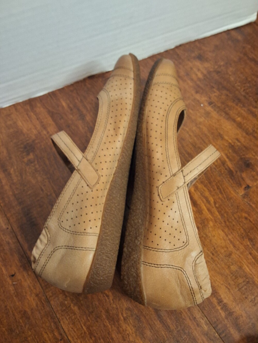 Taos Tan Transit Leather Mary Jane Flats Perforated Comfort Shoes Women’s 10 - Picture 9 of 12